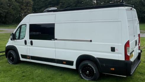 Peugeot Boxer Fully Off-Grid Campervan!