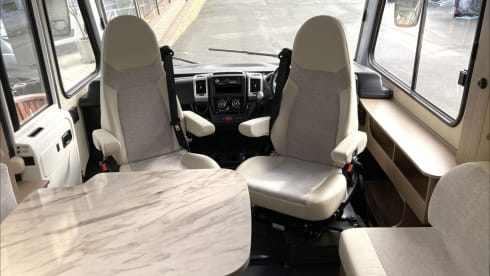 Goldie – 5 berth Carado integrated from 2018