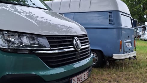 5p Volkswagen California BEACH 2022 with awning