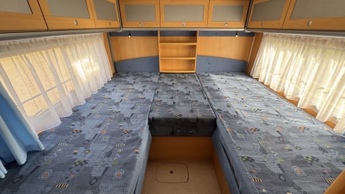 Bel camper semi-integrato Dethleffs per un massimo di 4 persone