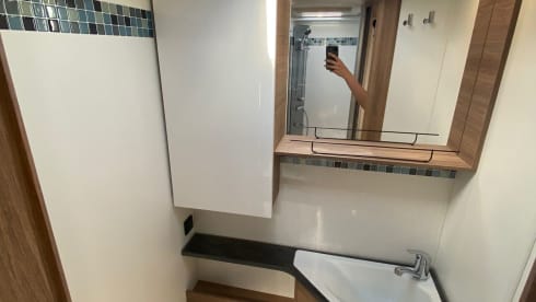 Pilote P746C – Camper Pilote nuovo, molto lussuoso, attrezzato con 4 posti letto