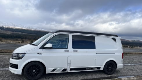 Hector – 2 berth Volkswagen T6 LWB 2016 ( awning sleeps additional 2 persons ) 