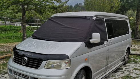 Vanessa – 4 berth Volkswagen T5 campervan 2.5 pdtdi 2007
