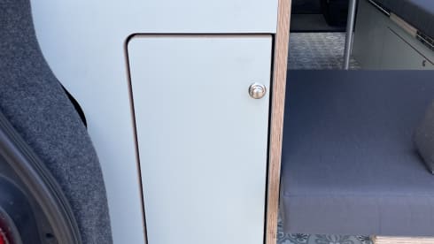 2 pers. Gezellige Camper met nieuw interieur !! – WINTER RATE, from 4 weeks rental, € 50.00 per day!   