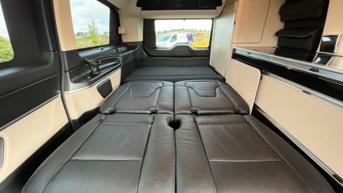 Molly – 4 berth Mercedes-Benz Marco Polo campervan from 2019