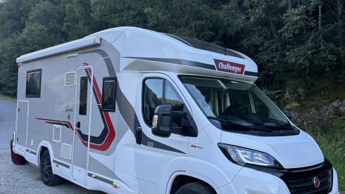 Luxe 4p 2021 Challenger 328 VIP – Compleet & comfortabel off-grid kamperen