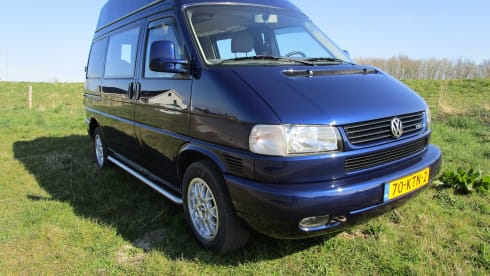Super nice VW T4 2.5 TDI for a wonderful camper holiday.
