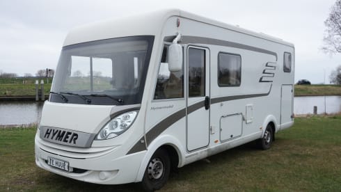 Kap – 4 person Hymer integrated with length beds!