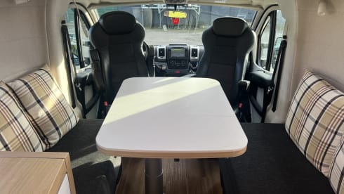 SMOVE – 2p Niesmann + Bischoff semi-integrated uit 2018