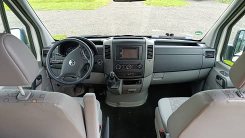 Vanture24 – 2p Volkswagen bus from 2011