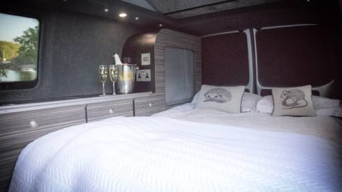 Silver VW Camper – Luxury VW Camper Lake Windermere