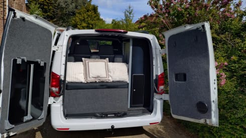 Vinnie  – Mercedes-Benz Wohnmobil mit 2 Schlafplätzen ab 2026