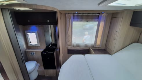 CI X-TIL – Very luxurious 4 person camper with queen bed and pull-down bed, lots of storage space