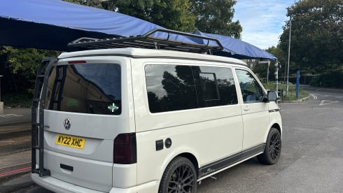 FIGURE 01 – 4 berth Volkswagen campervan from 2022