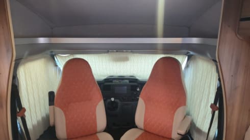 Nexxo T660 – 4p Bürstner semi-integrated uit 2007