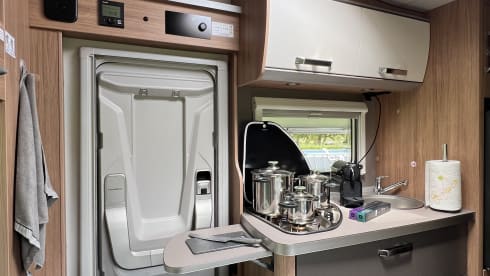 Weinsberg alcove from 2021 6 seats 160 HP euro 6 D temp
