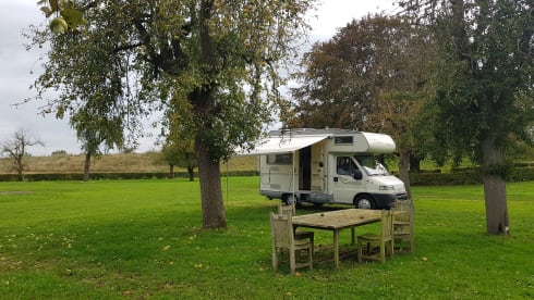 Beautiful camper for family, two people or alone (surf trip)