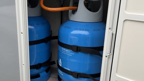 6p McLouis Glamys 320 alkoof bj 2024