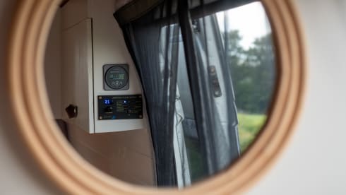 De Bus  – From 2 Share (literally)