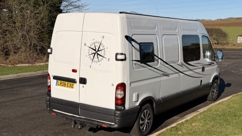 Marge – Campervan met 3 slaapplaatsen, volledig zelfvoorzienend. 