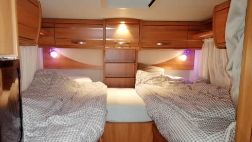 Hymer Excis-i 678, Automatic, 150 hp, air suspension, 4 adults. or 2 adults + 3child.