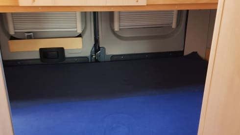 Compact bus camper for 2 adults and max. 2 small children