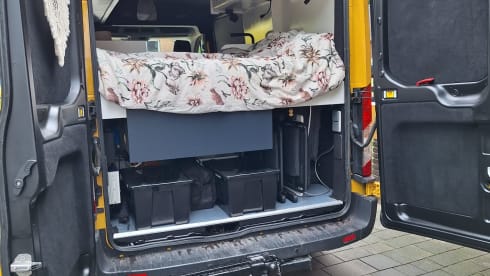 Spacious, modern and complete Off-Grid 2P Campervan