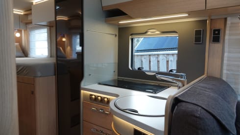 Hymer BMC-I 600 – Integrated Weinsberg Caracore 700MEG Automatic + WIFI on the go