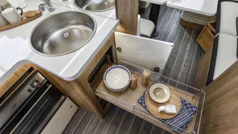 Mabel – Brand New Luxury 4-5 berth 2022 model RollerTeam 707 Motorhome