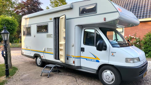 209 Eura Mobiel Ureterp – 6p Eura Mobil alcove from 2000