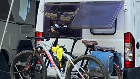 Modern family camper with 4 fixed beds and plenty of storage space