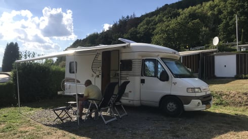 3 people LMC semi-integrated from 2001 for a wonderful holiday