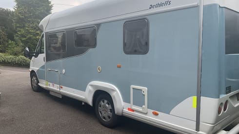 Blue – 4 berth Dethleffs   2004