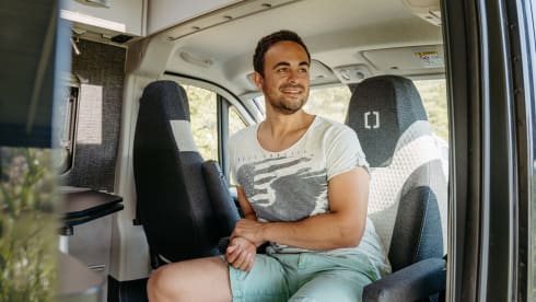 4p Dethleffs bus from 2024