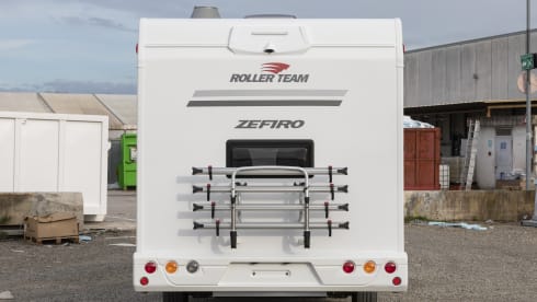 Luca – Luca – Motorhome – Sleeps 6 – Travels 6