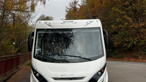 Mobilynn – Splinternieuwe McLouis Carat integraal 870 (4p)