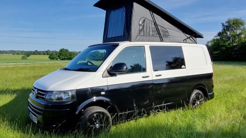 Pando  – VW T5 campervan 4 birth with deisel heater