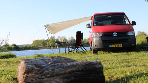 Red adventure  – 2p Volkswagen bus uit 2015