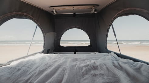 Hymer CrossOver with sleeping roof 4p. 