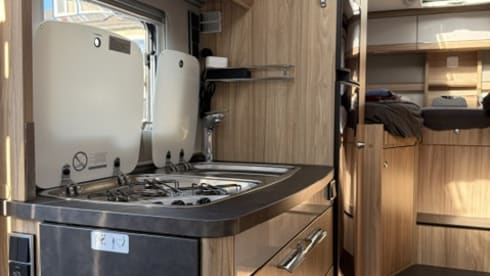 Enjoy Hymer Camper (2018) – 2p Hymer Compact met lengte bedden