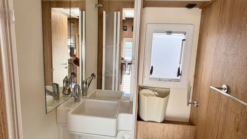 4/6 berth Roller Team 707