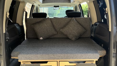 The Moose  – Nissan campervan met 4 slaapplaatsen uit 2007