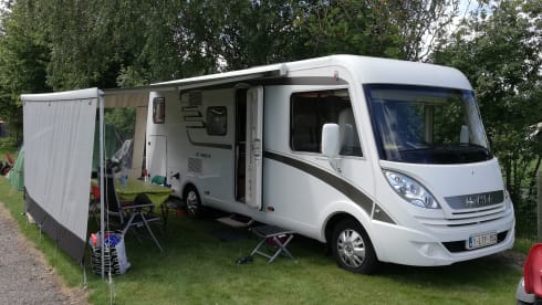 Hymer Excis-i 678, Automatic, 150 hp, air suspension, 4 adults. or 2 adults + 3child.