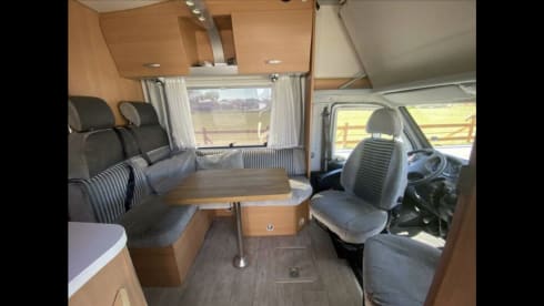 AdventurerXL – Large complete Knaus 4P camper