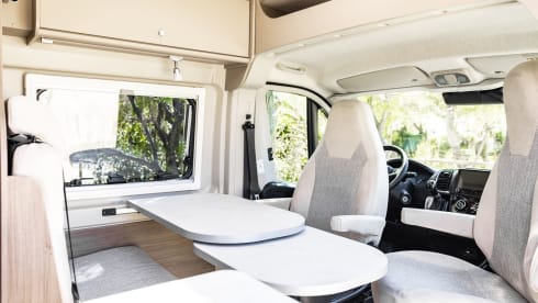 Matty – Gloednieuwe carado CV640 camperbus