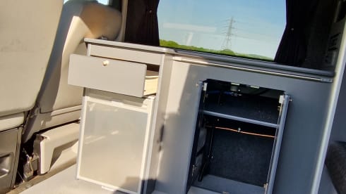 Pando  – VW T5 campervan 4 birth with deisel heater