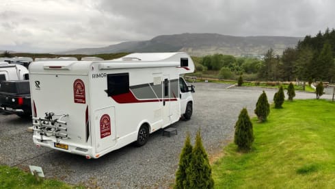 Super camper with 5 fixed beds! 2023