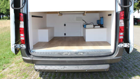 Bounty – Luxury design off grid Mercedes-Benz bus camper