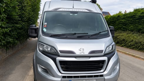 Denis – 4 berth Peugeot bus from 2017