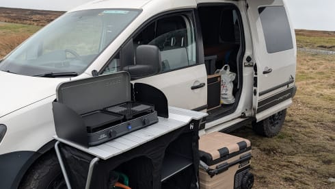 Callie the Caddy – Off-Grid 4x4 van. Insurance included!